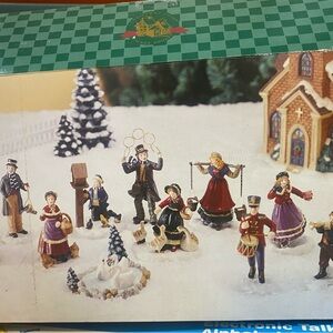 Vintage Village Square, Christmas figurines